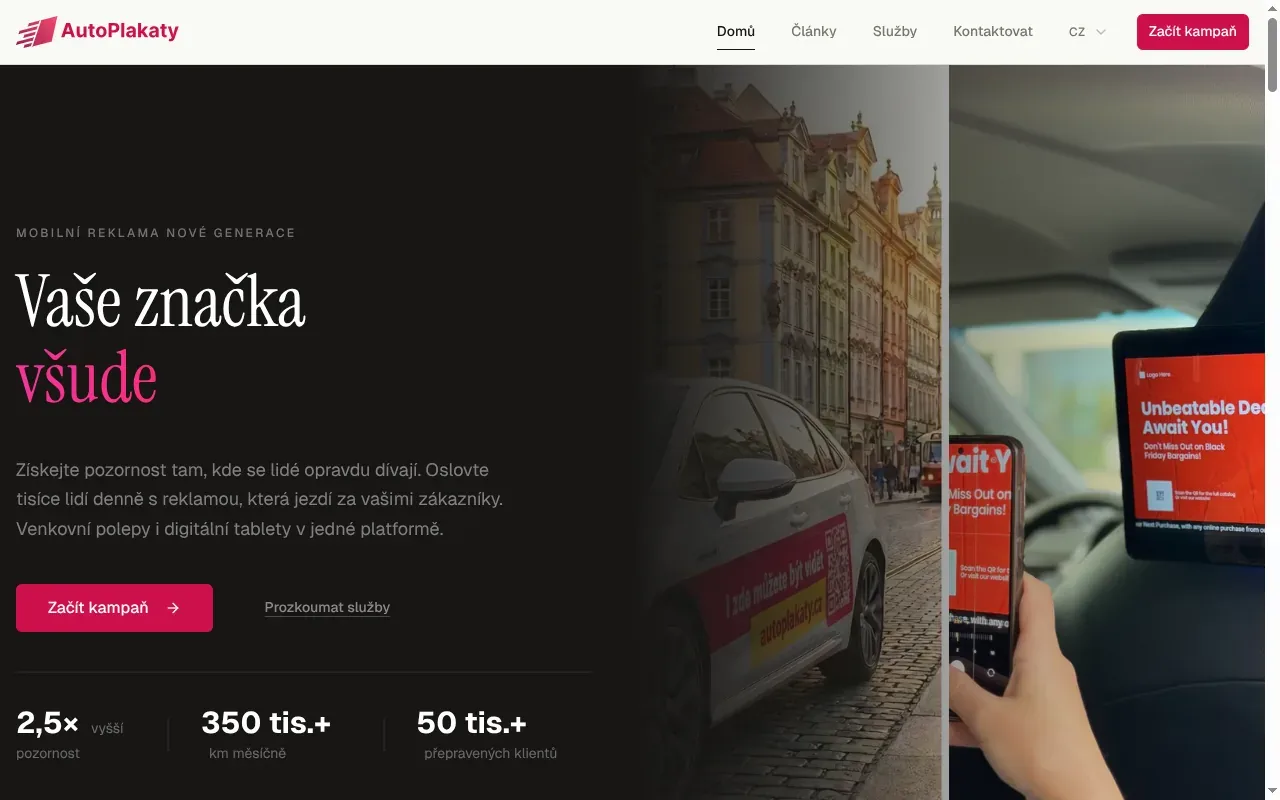 Úvodní stránka autoplakaty.cz: nadpis „Vaše značka všude“, auto s reklamním polepem v Praze a reklamní tablet v taxi