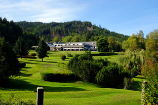 Cihelny golfové hřiště klubovna září 2019 (2)