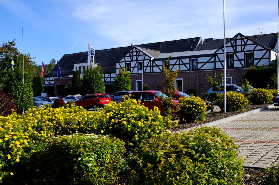 Cihelny golfové hřiště klubovna září 2019 (3)