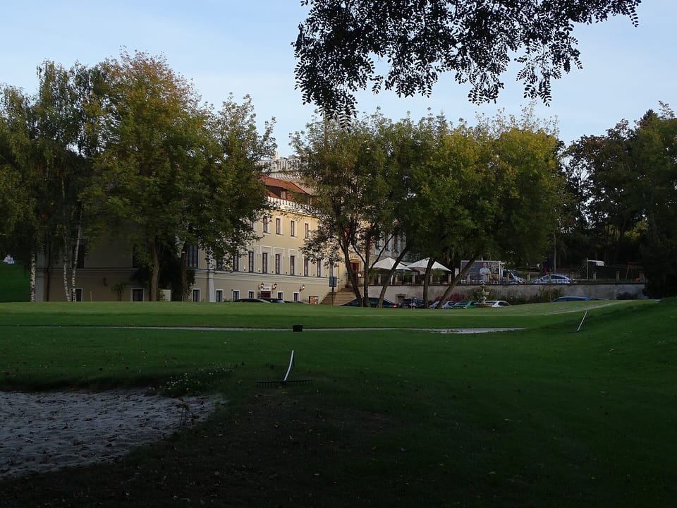 Krč, golfové hřiště a zámek